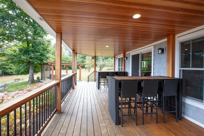 Building Photo - 13 Autumn Ln