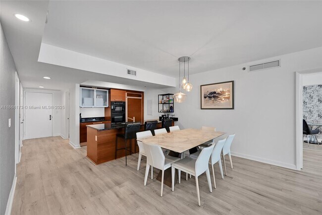 Building Photo - 1830 S Ocean Dr