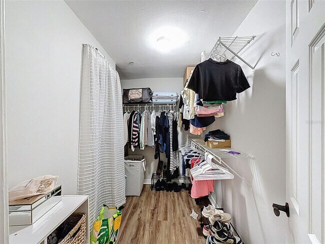 Building Photo - 406 S Cedar Ave