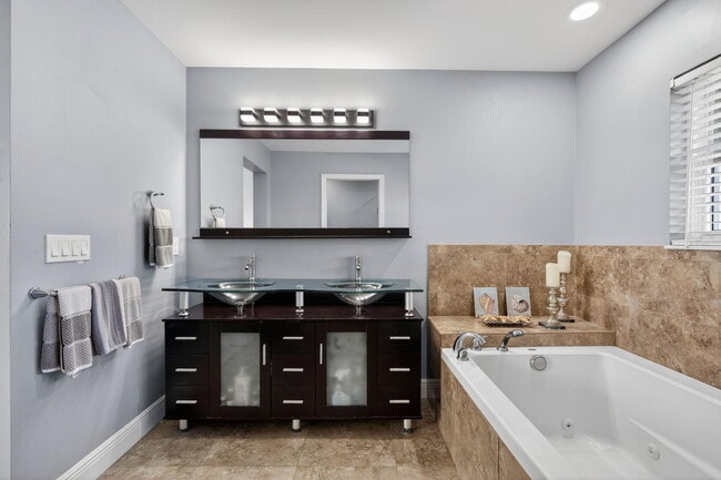 Building Photo - 805 Mainsail Cir