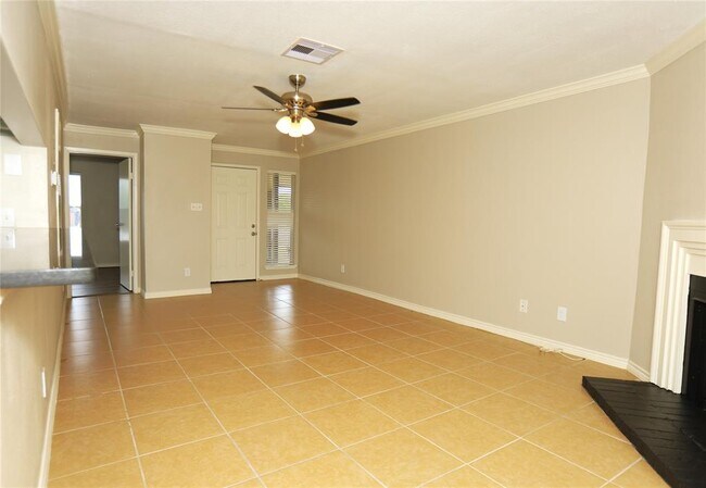 Building Photo - 418 Garland Dr