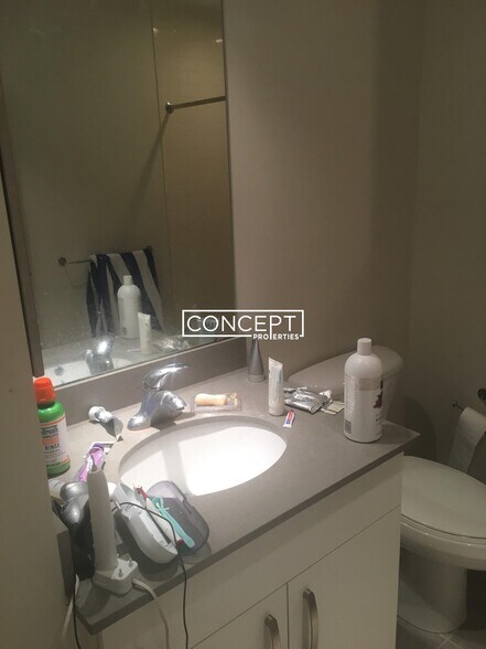 Building Photo - 601 Albany St