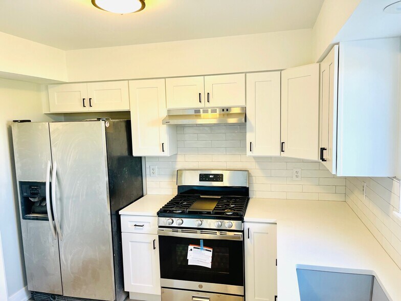 Building Photo - 21226 W Chastworth Ln