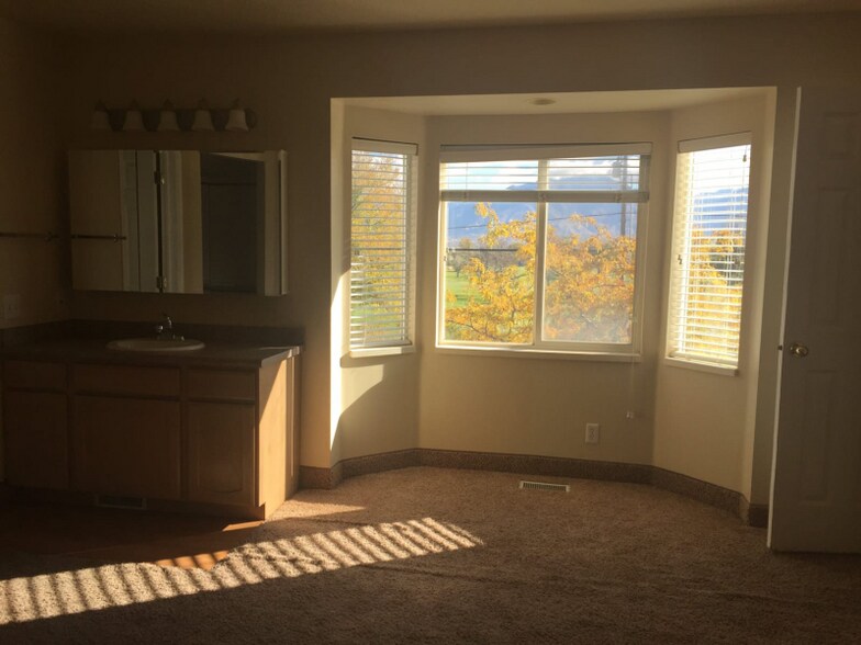 Building Photo - 8524 S 2700 W