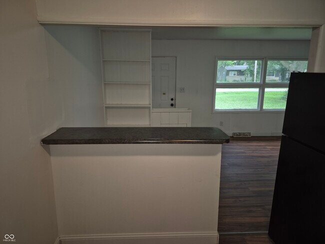 Building Photo - 2725 Kristen Dr W
