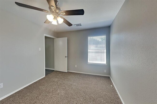 Building Photo - 5607 S Magazine Cir