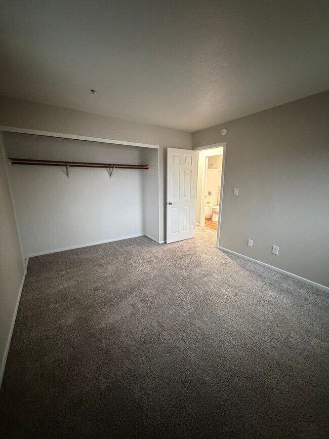 Building Photo - 2 Bedroom Apartment - Milan, IL