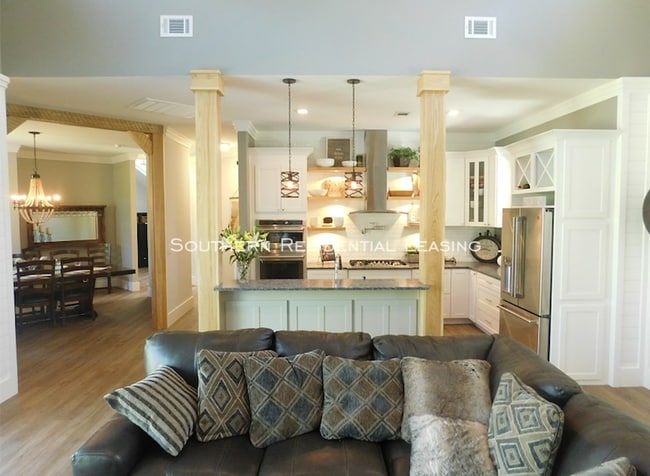 Building Photo - 16600 Innerarity Point Rd