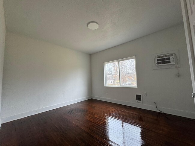 Building Photo - 542 N Scott St