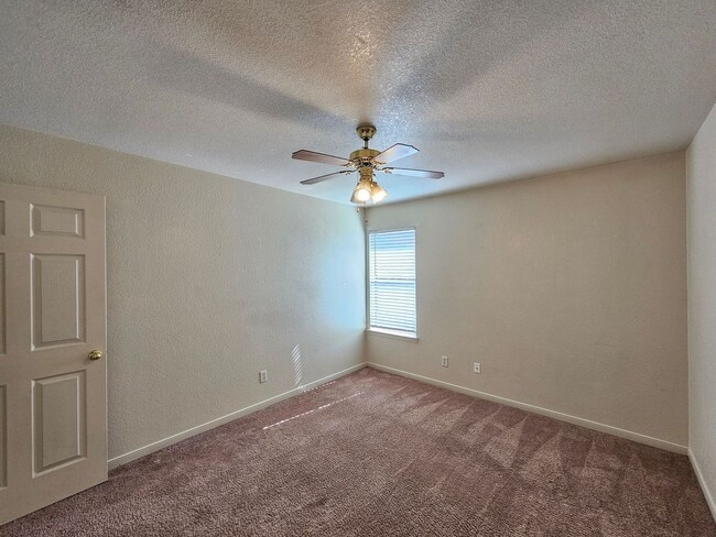 Building Photo - AVAILABLE NOW!