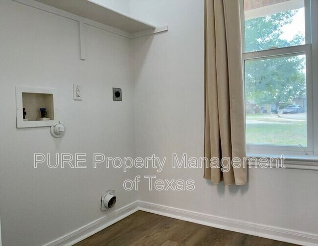 Building Photo - 244 Marvin Cove