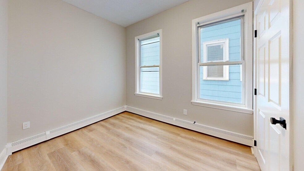 Building Photo - 165 Hichborn St