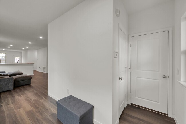 Building Photo - 16435 Big Hickory Dr