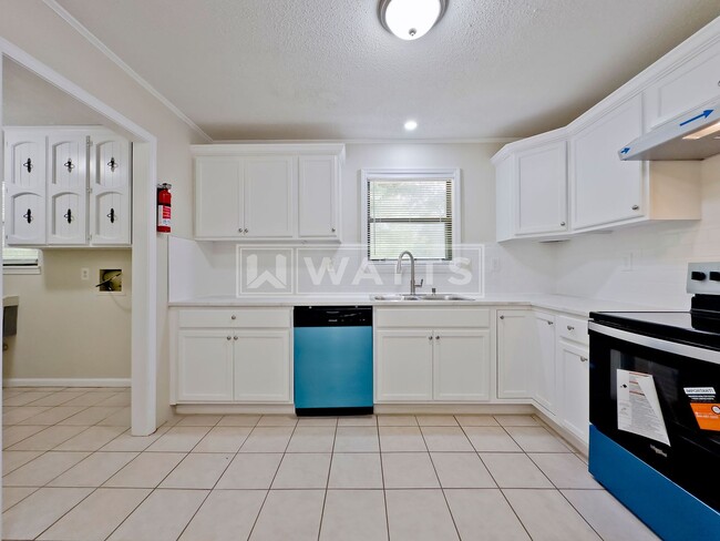 Building Photo - Charming 3-Bedroom 2.5 Bath Home For Rent in Bessemer, AL