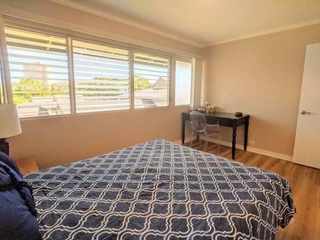 Building Photo - Fully Furnished Waialae Gardens 2 Bed/2 ba...