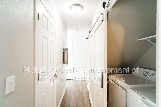 Building Photo - 10762 NE Prescott St