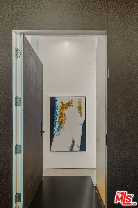 Building Photo - 1849 Fox Hills Dr