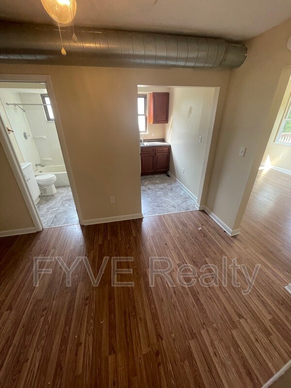 Building Photo - 1518 Chartiers Ave