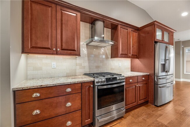 Building Photo - 1352 Creeks Edge Dr