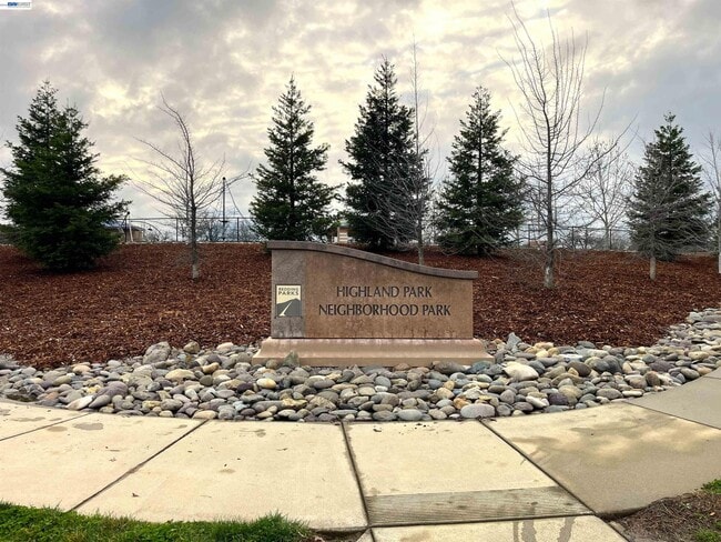 Building Photo - 358 Reddington Dr