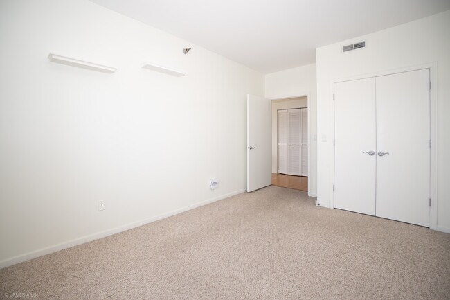 Building Photo - 100 N Hermitage Ave