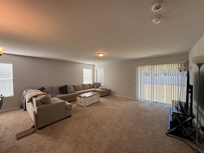 Building Photo - Beautiful 3 Bed 2 Bath Home in Stedman