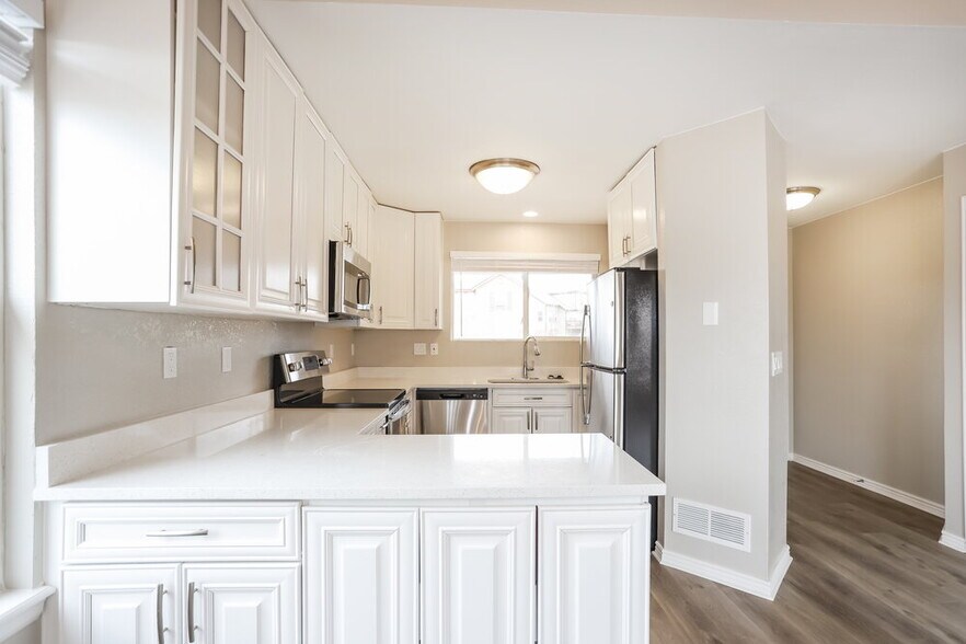 Building Photo - 12525 S Beaver Creek Way