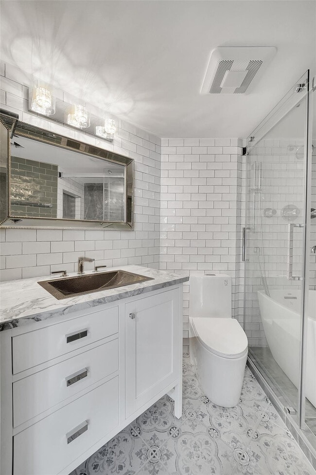 Building Photo - 2021 SE 10th Ave