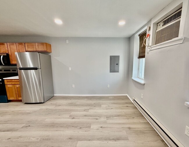 Building Photo - 2443 S 7th St