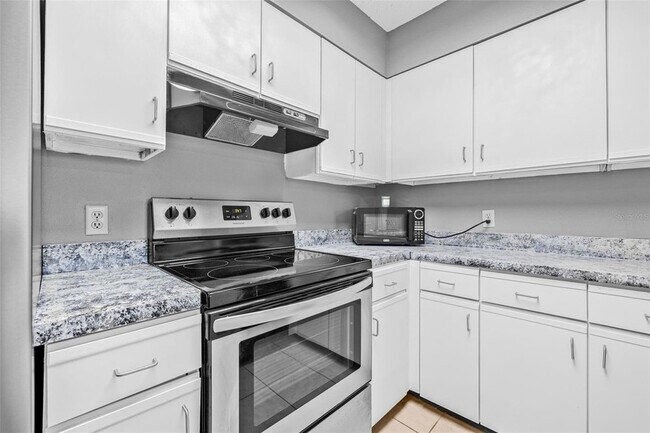 Building Photo - 2333 Feather Sound Dr