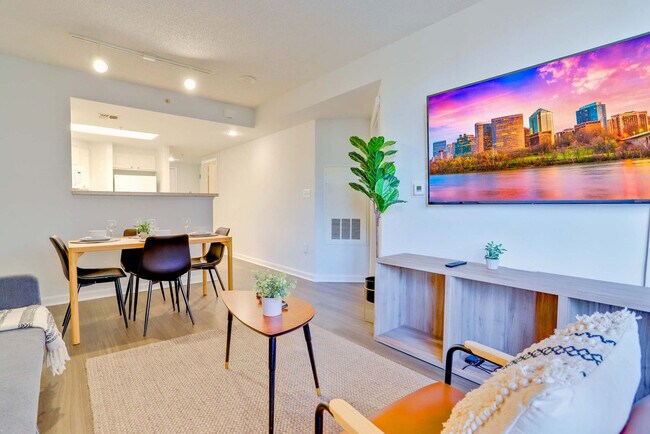 Building Photo - 901 N Pollard St