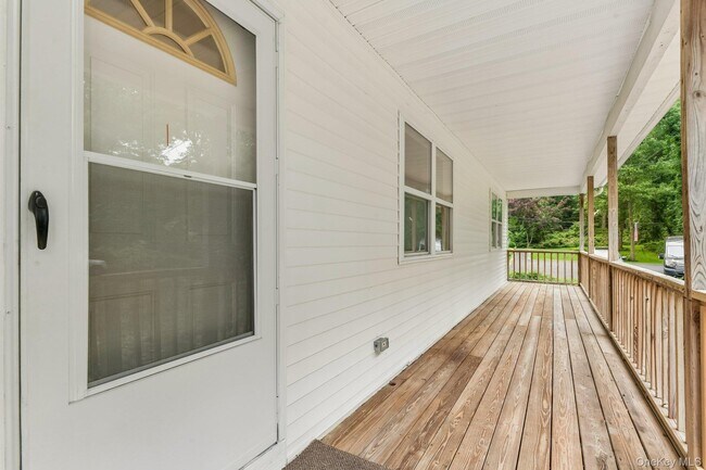 Building Photo - 22 Red Maple Rd