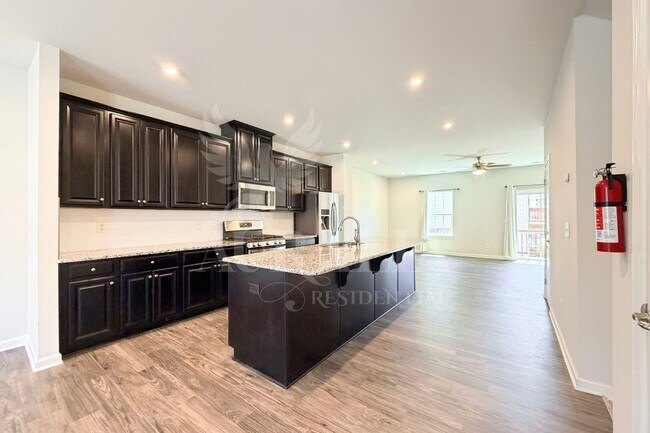 Building Photo - 428 Cross Country Way