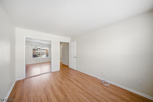 Building Photo - 8 Jennifer Dr