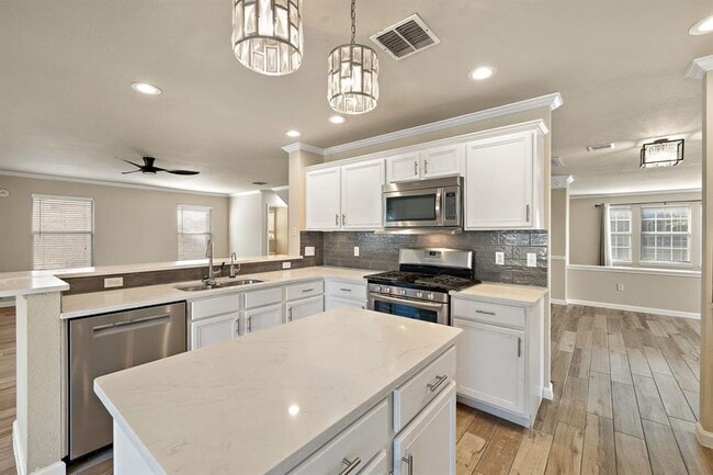 Building Photo - 3809 Tailfeather Dr