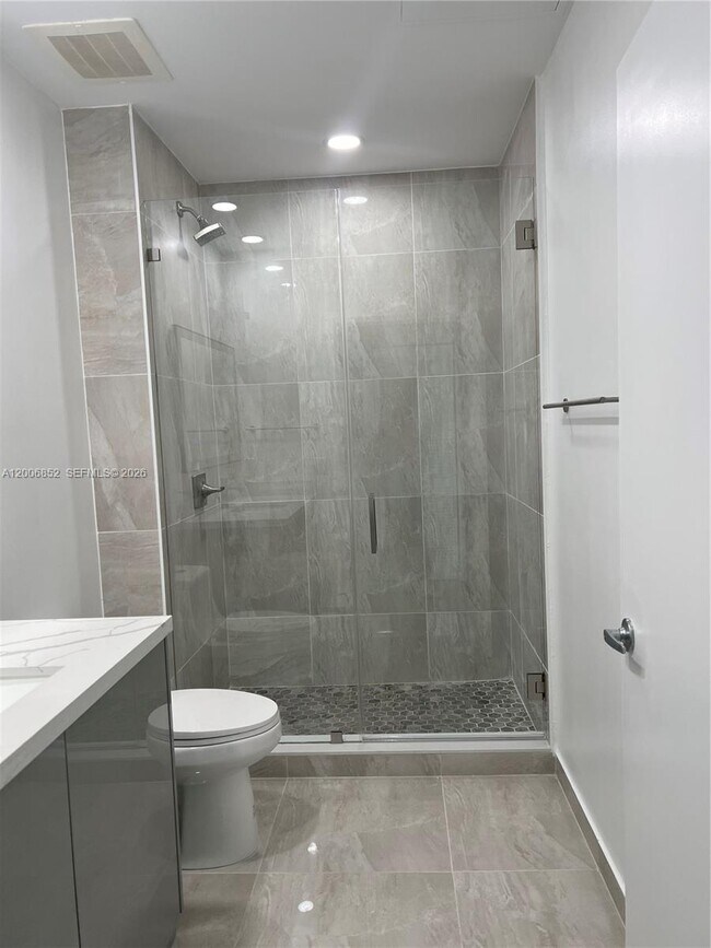 Building Photo - 950 Brickell Bay Dr