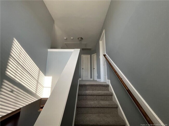 Building Photo - 269 Fountain Grove Dr