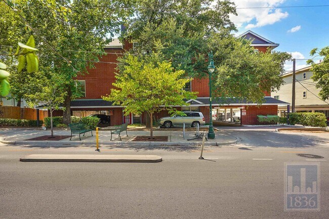 Building Photo - 2804 Rio Grande St