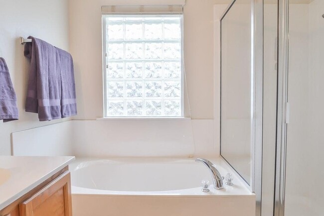 Building Photo - 520 Fort Thomas Pl