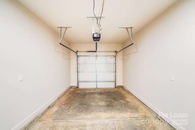 Building Photo - 645 Brookwood St