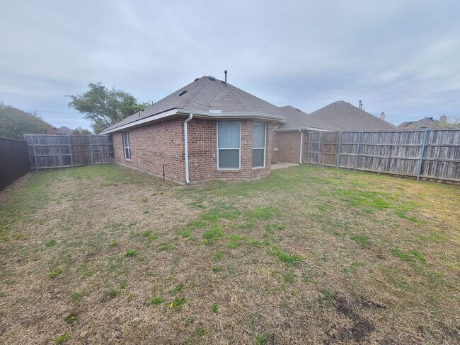 Building Photo - Rowlett Home in Great Location w/ Community Park, Pools, & Playground. Includes All Appliances!