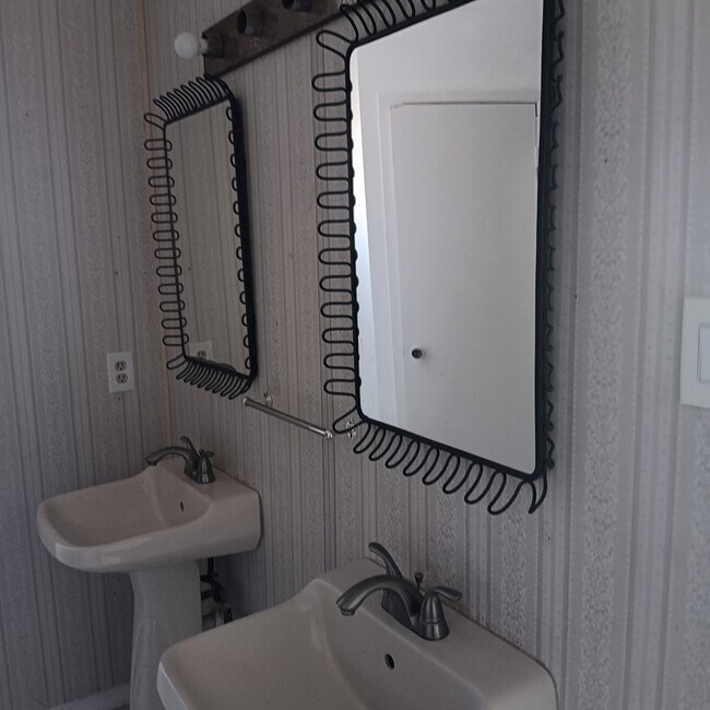 Building Photo - 14114 Old Village Ln