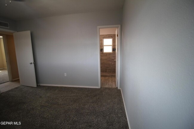 Building Photo - 351 Duanesburg St