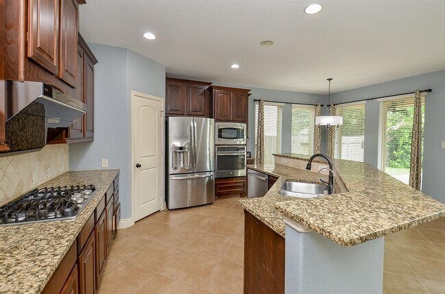 Building Photo - 28722 Maple Red Dr