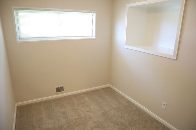 Building Photo - Charming 3-Bedroom, 2-Bath Split-Level Sin...