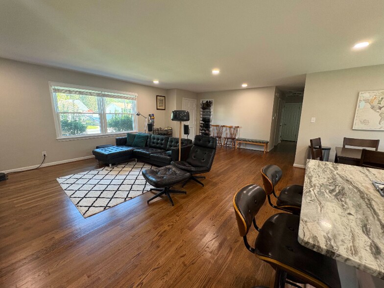 Building Photo - 5313 Sir Barton Dr