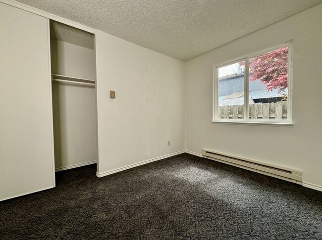 Building Photo - Charming Three Bedroom Near S. Waterfront & Macadam Ave~ Updates Throughout~ W/D Included ~ Detac...