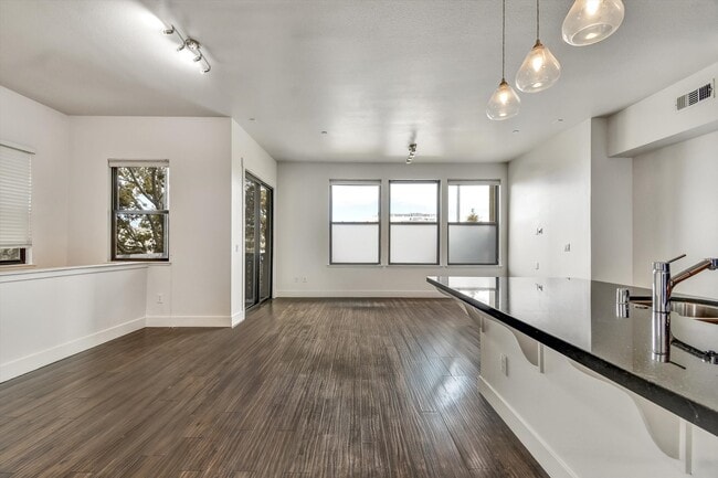 Building Photo - 1107 66th St