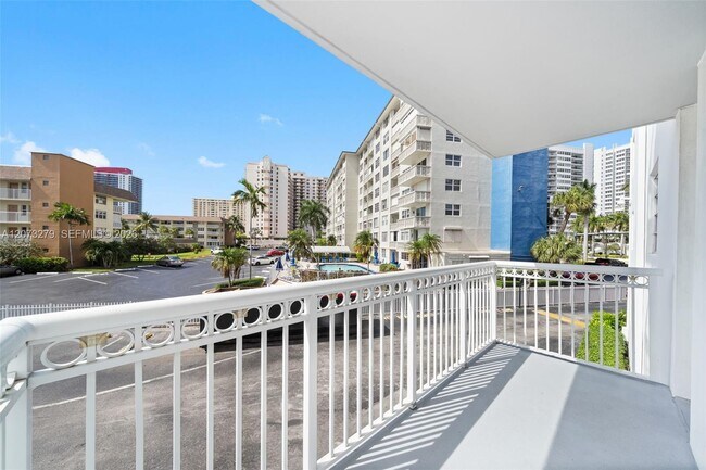 Building Photo - 1913 S Ocean Dr