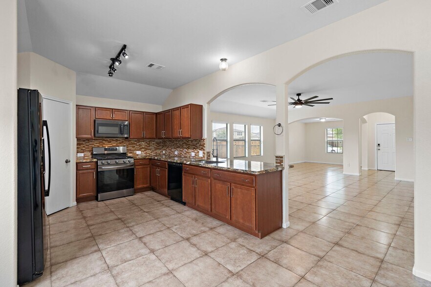 Building Photo - 114 Mustang Stampede Dr
